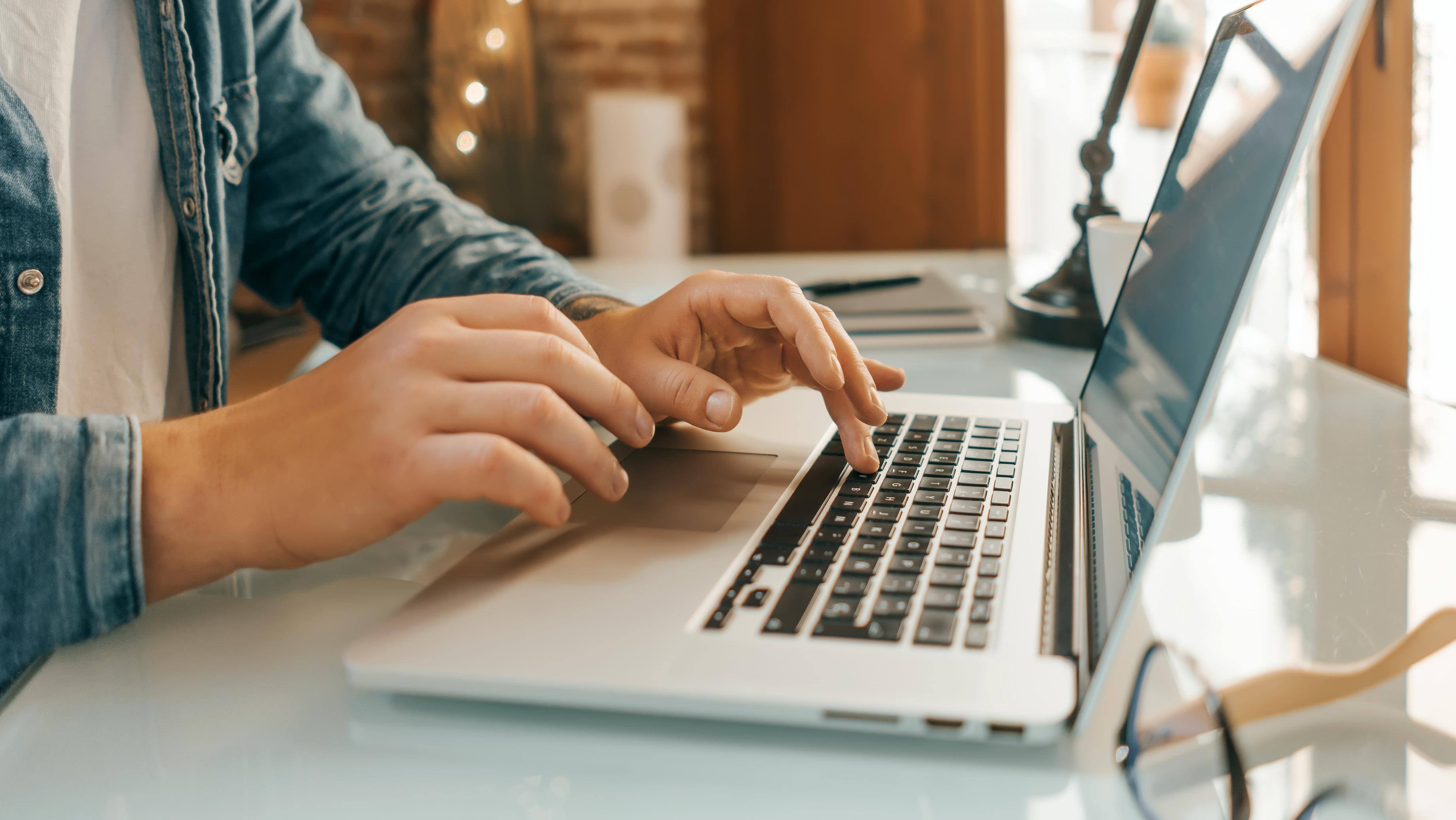Person typing on his laptop